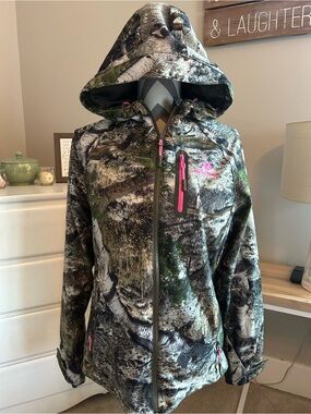 Mossy Oak Women’s ' Camo Hooded Rain Jacket with Pink Accents
